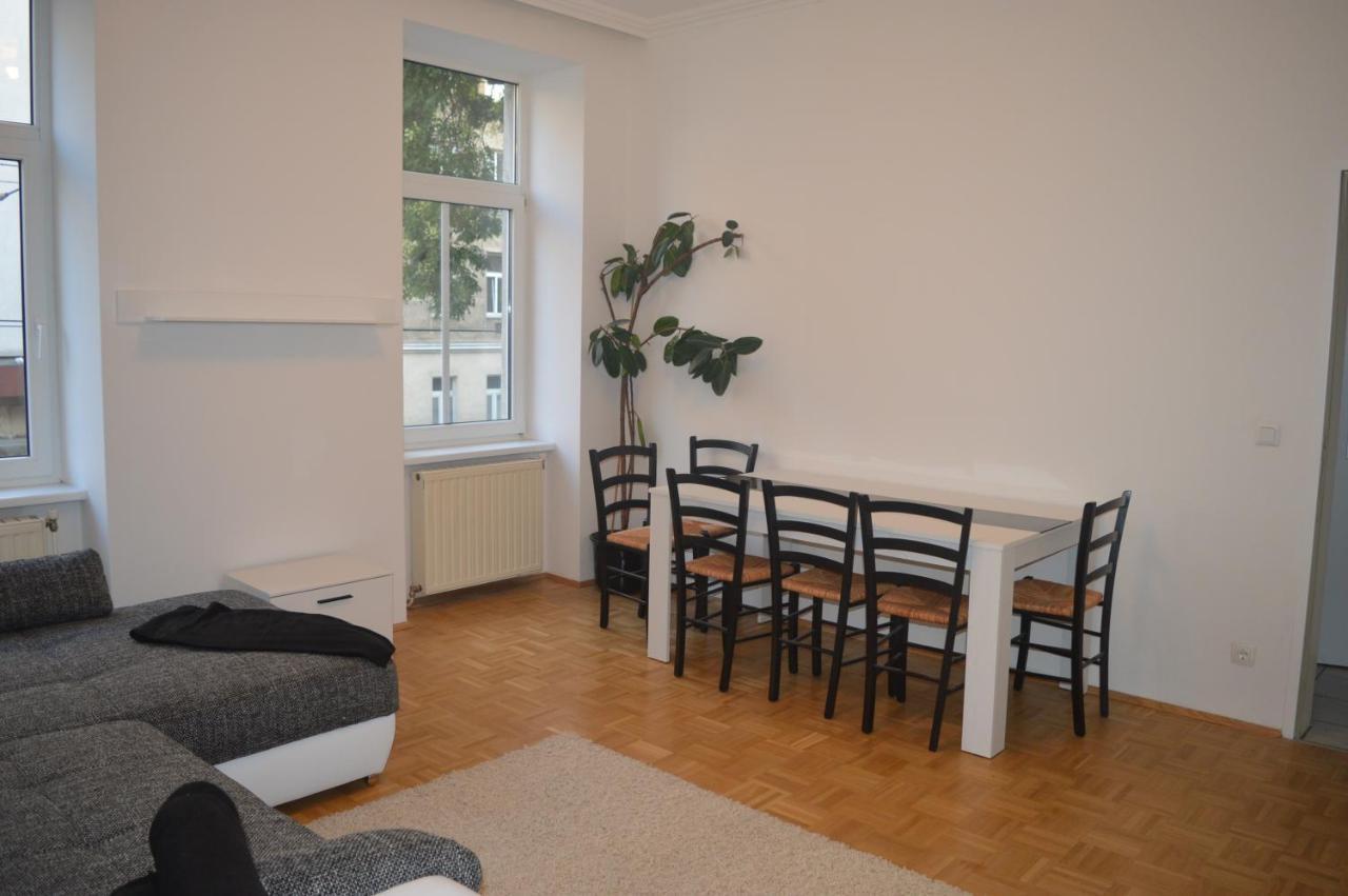 Nette Altbauwohnung Nur 10 Min Von Der City Wenen Buitenkant foto